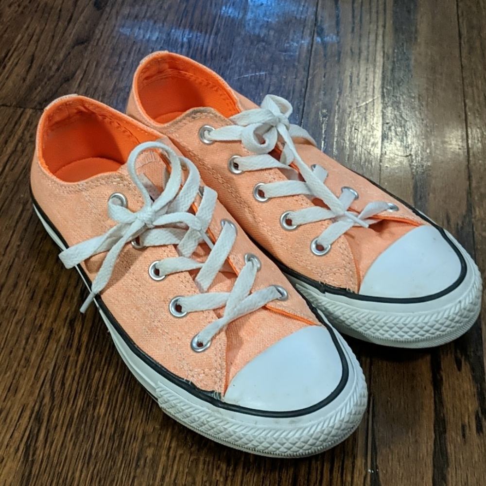 Chuck Taylor All Star Lo Top Neon Orange